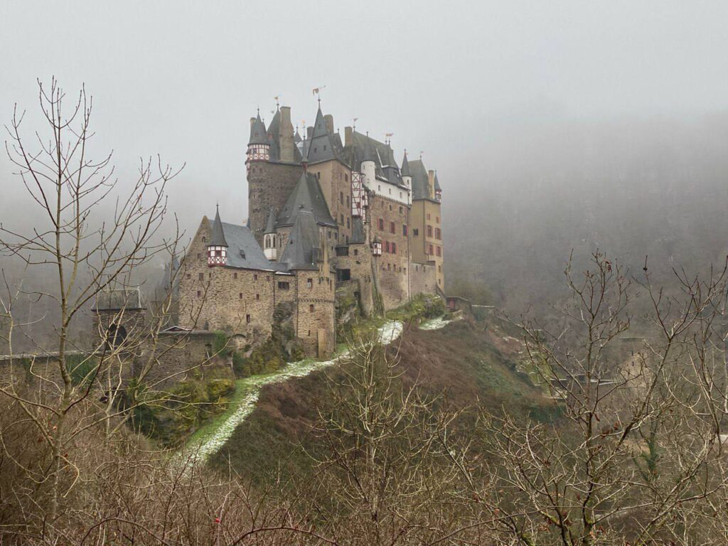 Die Burg Eltz auf dem Weg Moselkern - Kobern-Gondorf